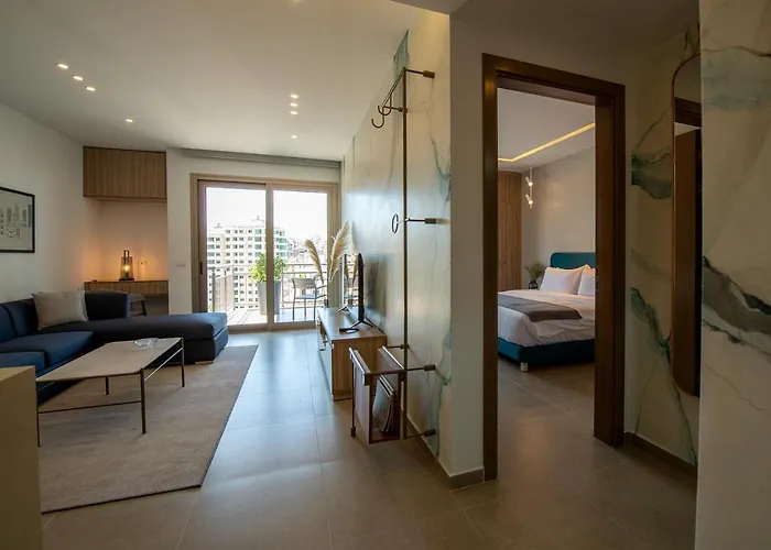 Zur Studios And Suites