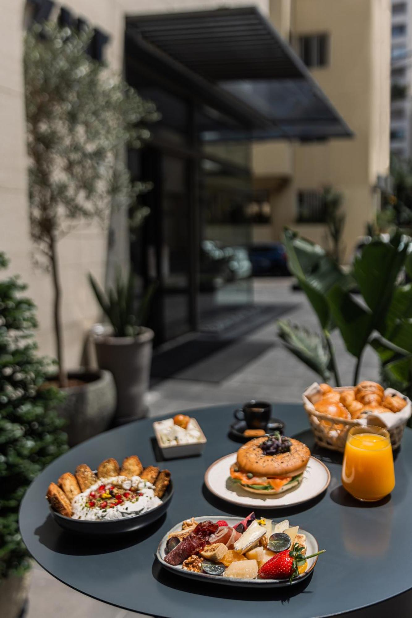 Zur And 3* Beirut